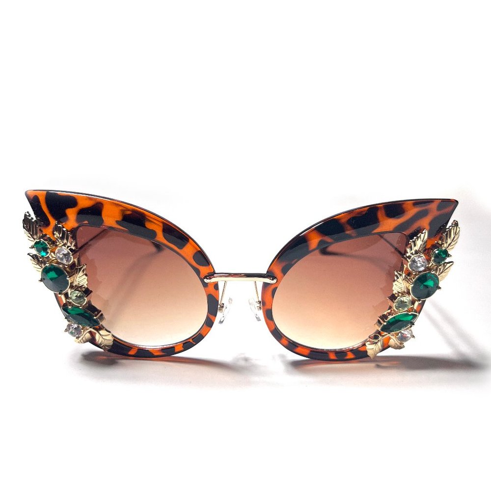 Embellished Diva sunglasses with rhinestones